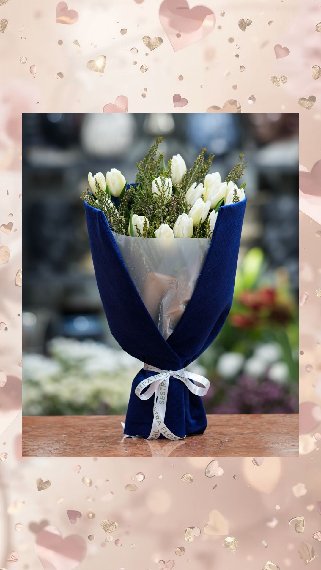 15 beyaz laleli lacivert kadife buket