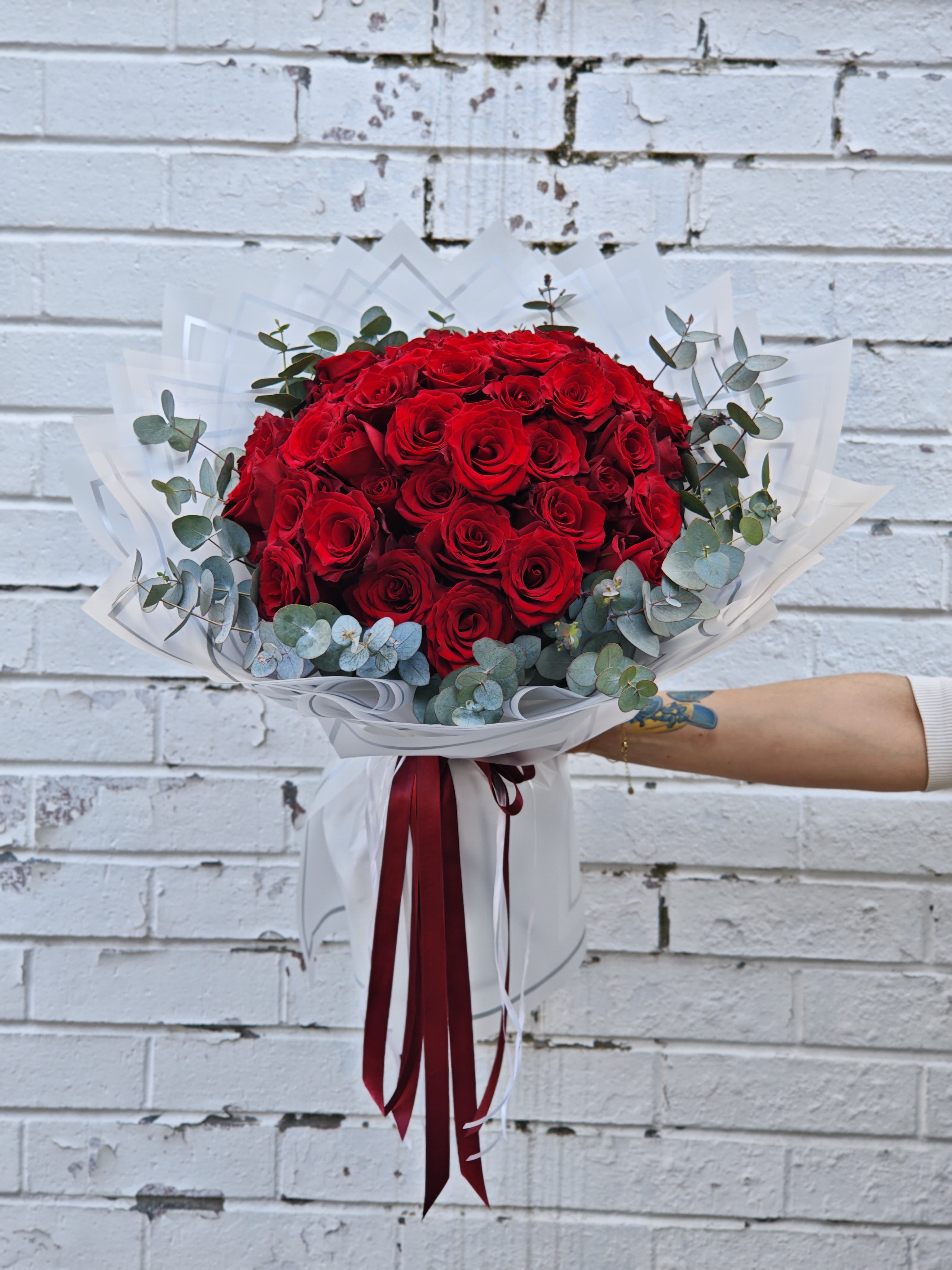 51 İthal Kırmızı Gül Buketi – Tutkunun En İhtişamlı Hali | SESTRA FLORAL