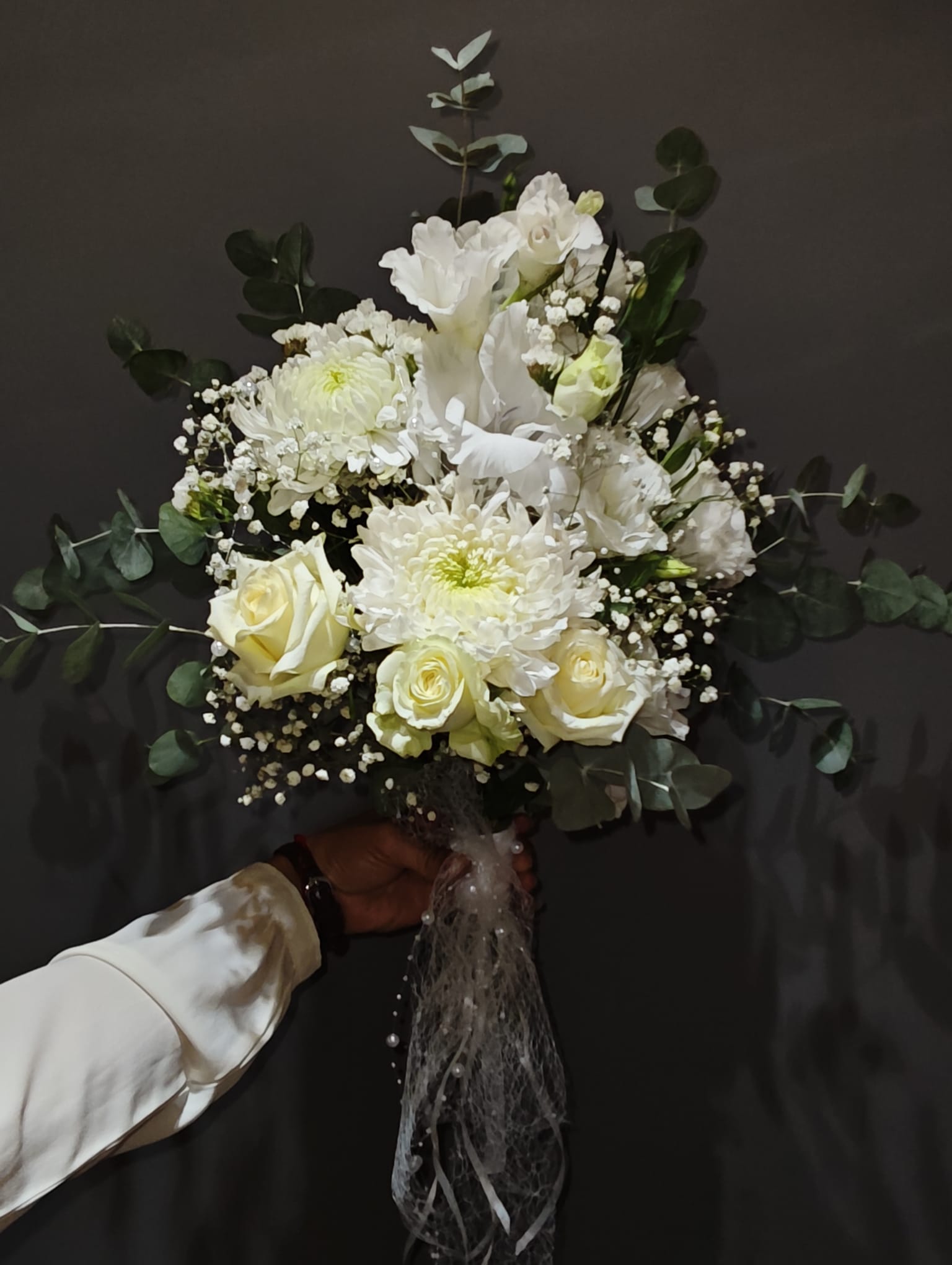 beyaz ANASTASYA gelin buketi ve damat yaka çiçeği (canlı)