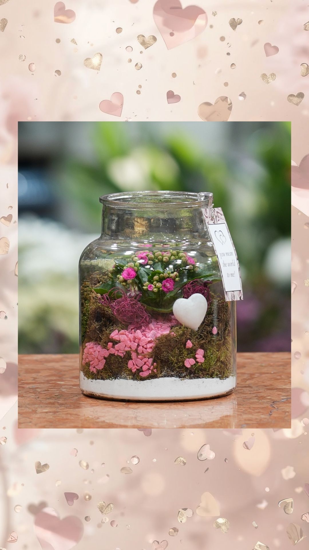 cam vazoda pembe özel tasarım dekorlar ve canlı çiçek