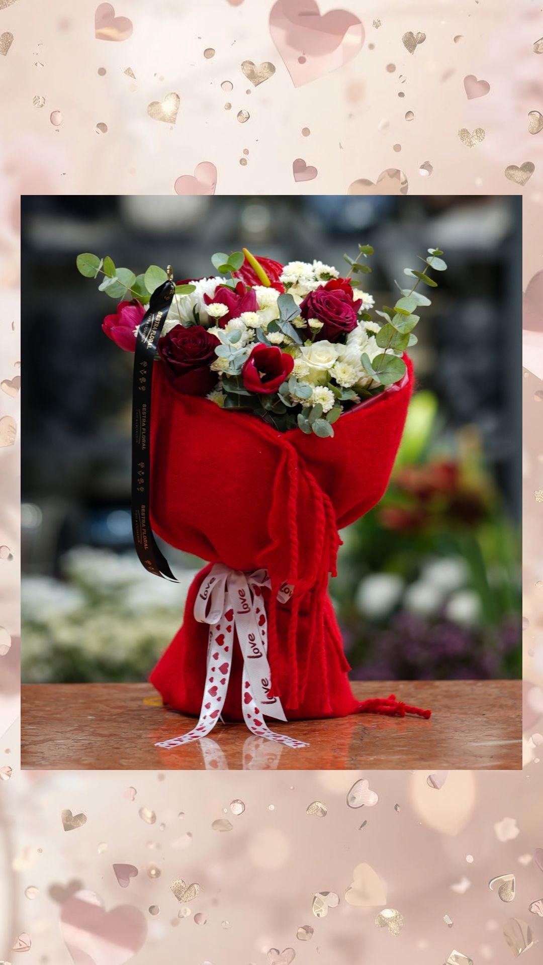 kırmızı beyaz çiçek arajmanı kırmızı şallı buket