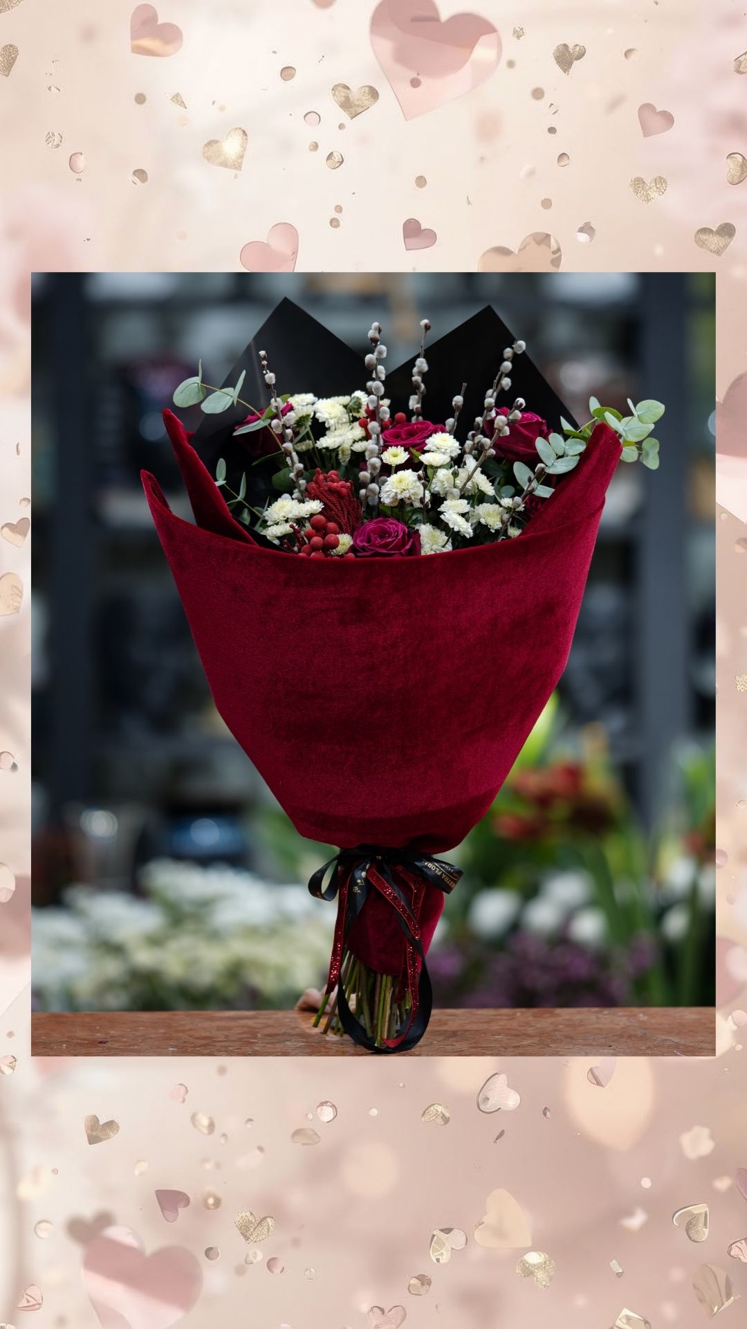 kırmızı güllü kadifeli buket