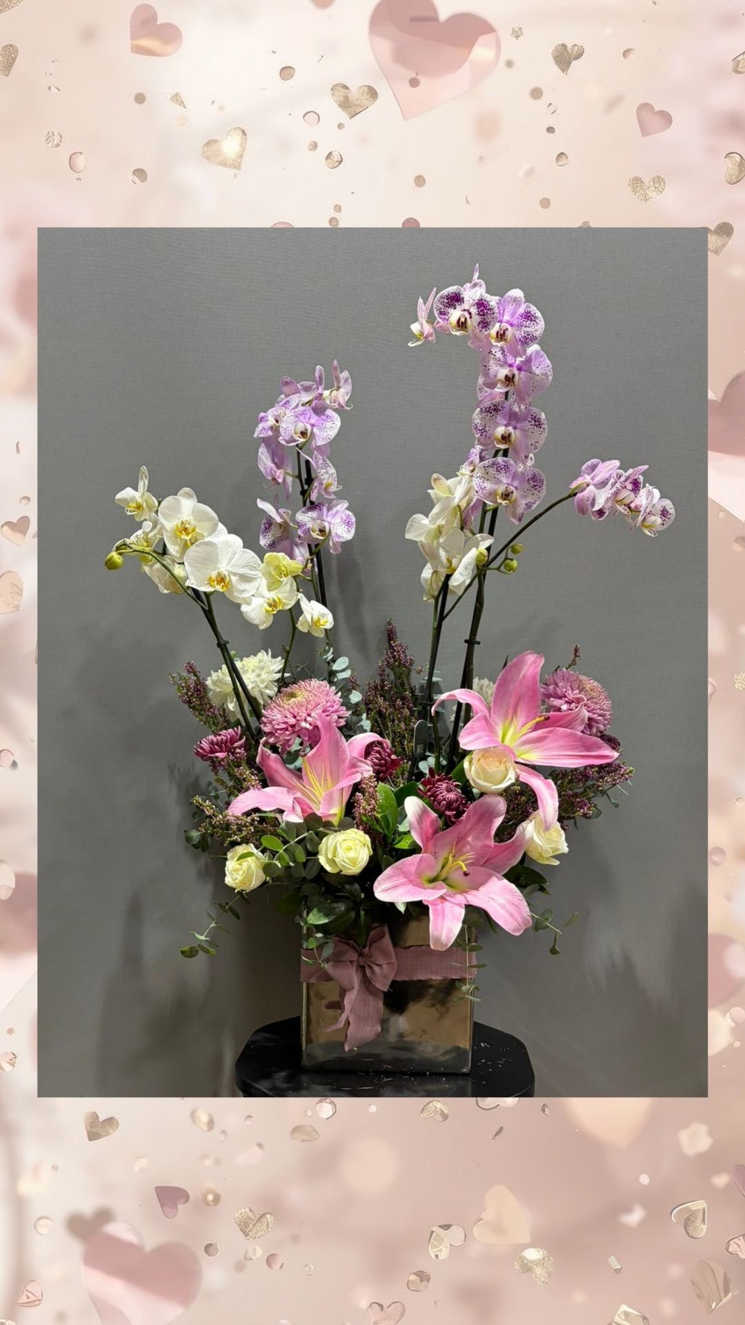 özel saksıda 4 dal orkide ve canlı arajman