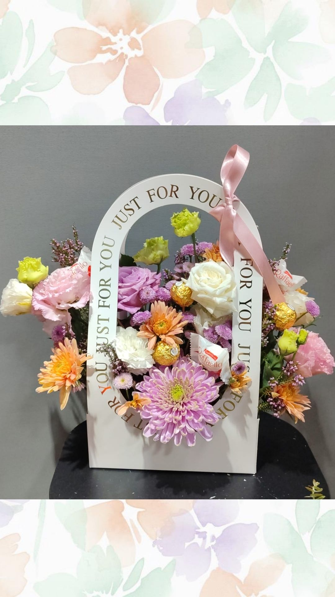 renkli çiçekli çikolata kutusu